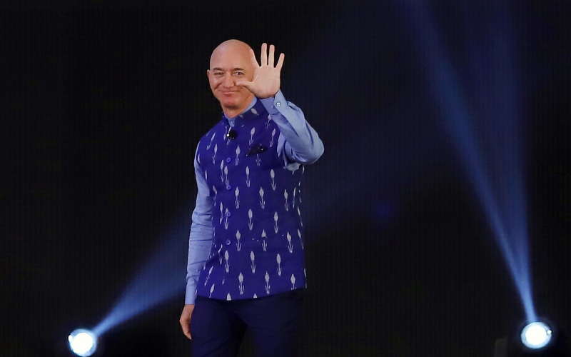 Pendiri dan CEO Amazon.com Inc. Jeff Bezos ketika menghadiri acara Amazon Sambhav di New Delhi, India, Rabu (15/1/2020)./Bloomberg-Anindito Mukherjee