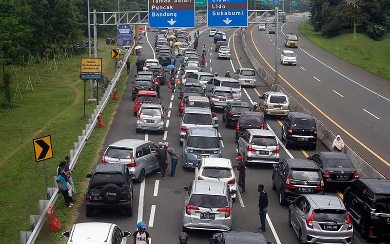  Jalanan Menuju Puncak Bogor Kembali Macet Setelah PSBB Dicabut