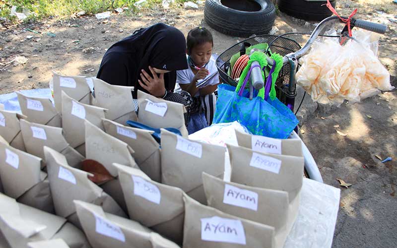  Siswa SD di Jawa Timur Berjualan Nasi Bungkus Untuk Membeli Paket Internet Agar Bisa Belajar Secara Daring