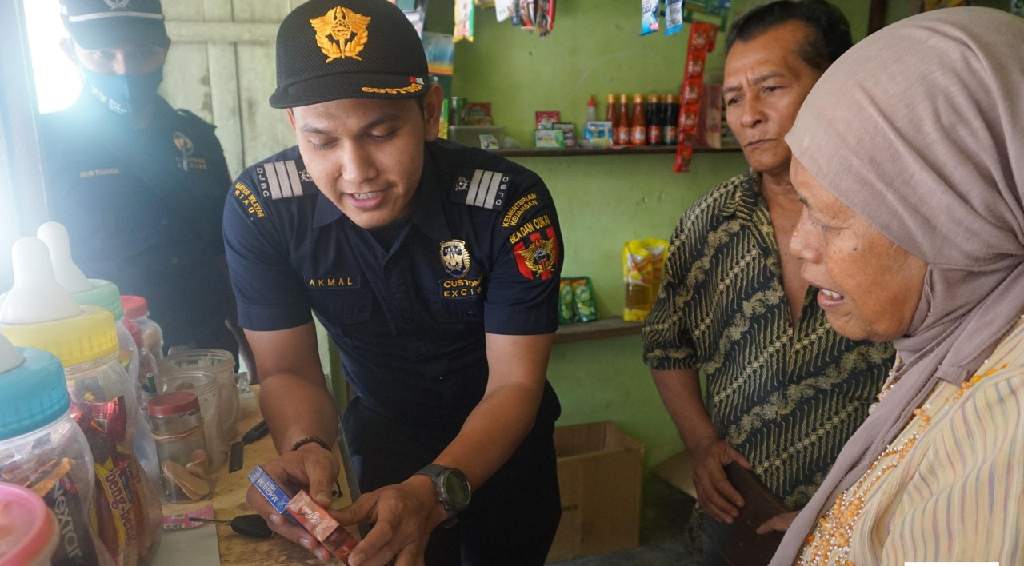  Bea Cukai Wilayah Riau dan Pekanbaru Gempur Rokok Ilegal Lewat Operasi Pasar