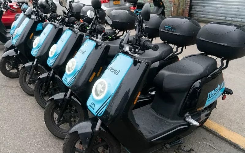  New York Hentikan Hentikan Layanan Moped Listrik Revel