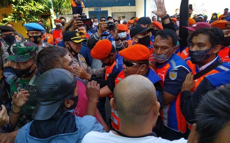  Upaya Penertiban Aset PT KAI di Kota Cirebon‎ Berjalan Ricuh