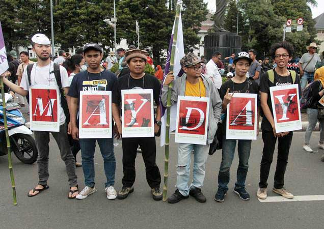 Ilustrasi - Sejumlah Jurnalis yang tergabung dalam Aliansi Jurnalis Independen (AJI) melakukan aksi pada saat peringatan Hari Buruh Internasional (Mayday) di depan Patung Kuda, Jakarta, Rabu (1/5/2019)./ANTARA-Reno Esnir