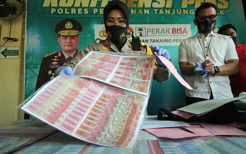  Polisi Tangkap Pembuat dan Pengedar Uang Palsu di Surabaya