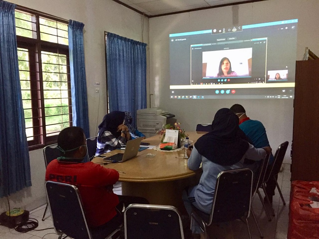  Lebih dari 200 Guru di Sumatera Mengikuti Lokakarya Virtual Edukasi Pencegahan Karhutla