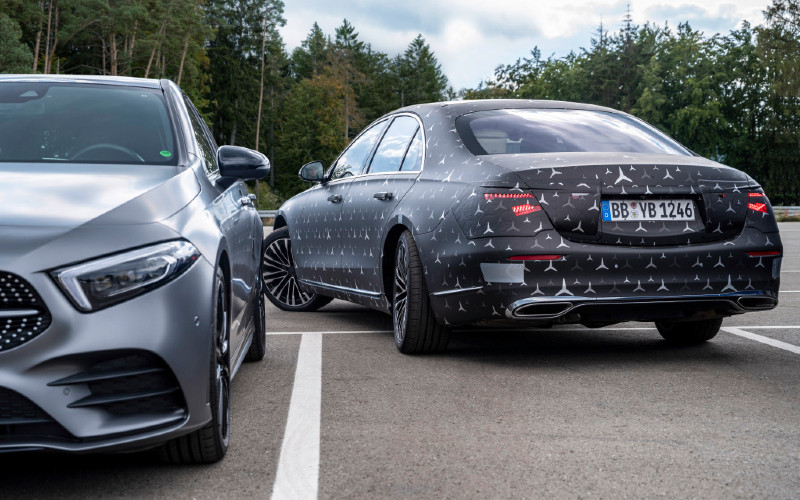  Mercedes-Benz S-Class : Nyaman dan Aman Berkat Teknologi Cerdas