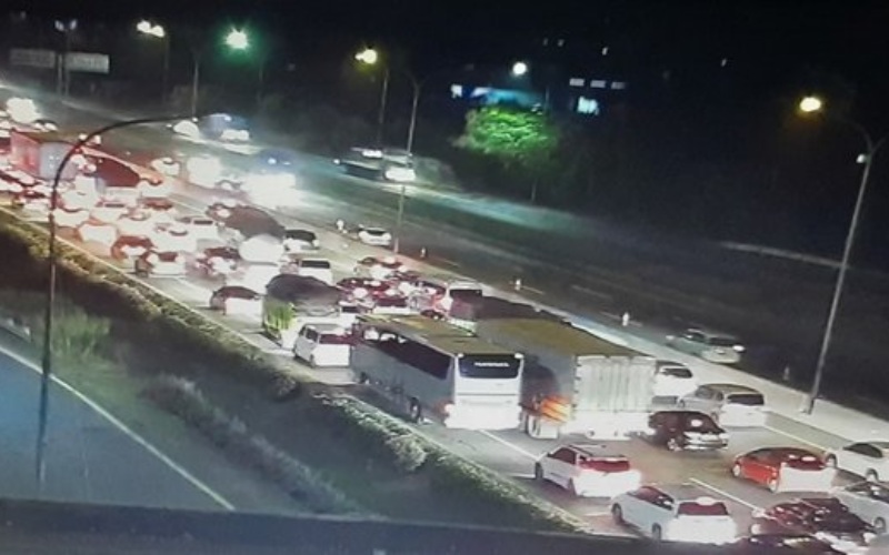  Jelang Perayaan Iduladha, Ruas Tol Jakarta - Cikampek Macet