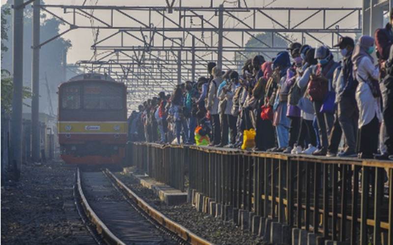  Senin Pagi, Jumlah Penumpang KRL Relatif Stabil