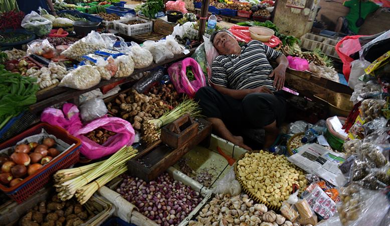 Daya Beli Mayarakat Loyo, Bisakah Burden Sharing Kerek Inflasi?