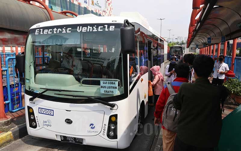  Transjakarta Gunakan Pembayaran QR Code Mulai Oktober 2020