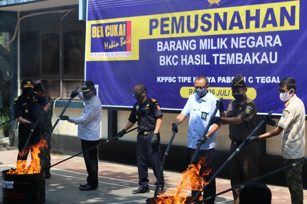  Bea Cukai Tegal Musnahkan 5,3 Juta Batang Rokok Ilegal