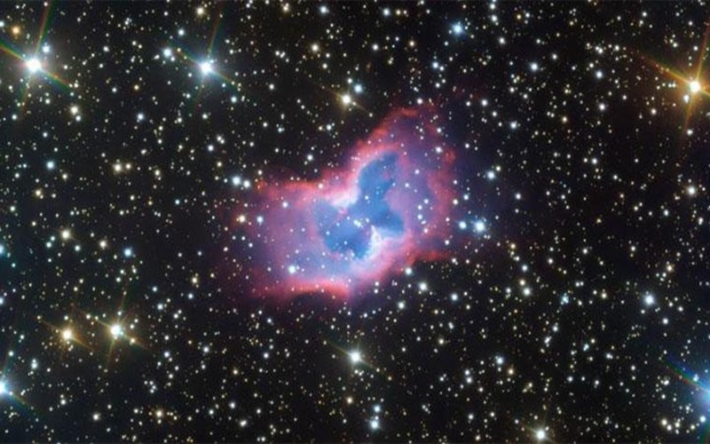 Gambar nebula planet NGC 2899 yang dijuluki kupu-kupu luar angkasa yang ditangkap oleh teleskop European Space Observatory./European Space Observatory