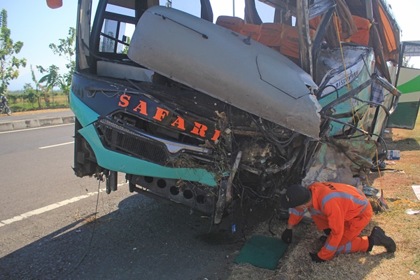  Kecelakaan Elf vs Minibus di Tol Cipali, Kemenhub: Sopir Mengantuk