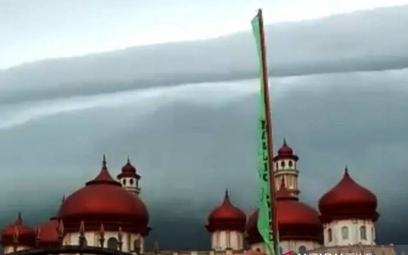  Fenomena Awan Hitam Mirip Gelombag Tsunami di Aceh karena Dinamika Atmosfer