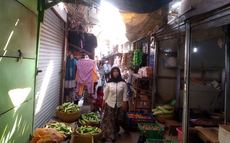  ‎Pedagang di Pasar Pasalaran Cirebon Minta Direlokasi dari Pasar Darurat
