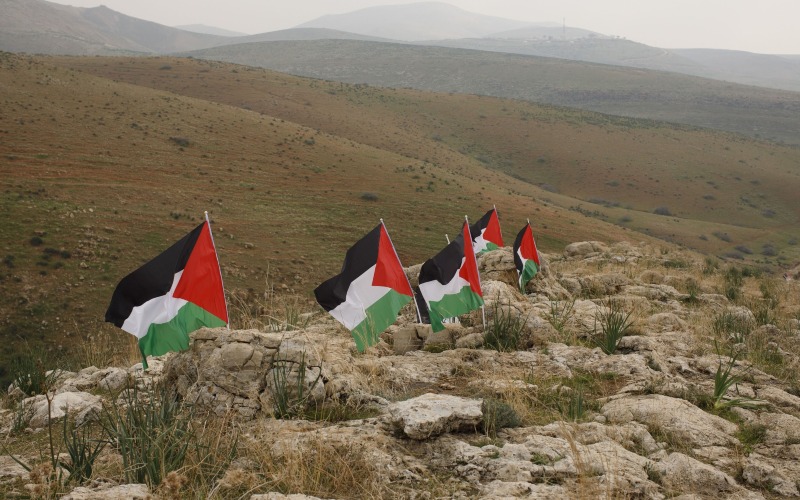 Bendera Palestina dipasang berderet di Lembah Yordania, Tepi Barat./Bloomberg-Kobi Wolf
