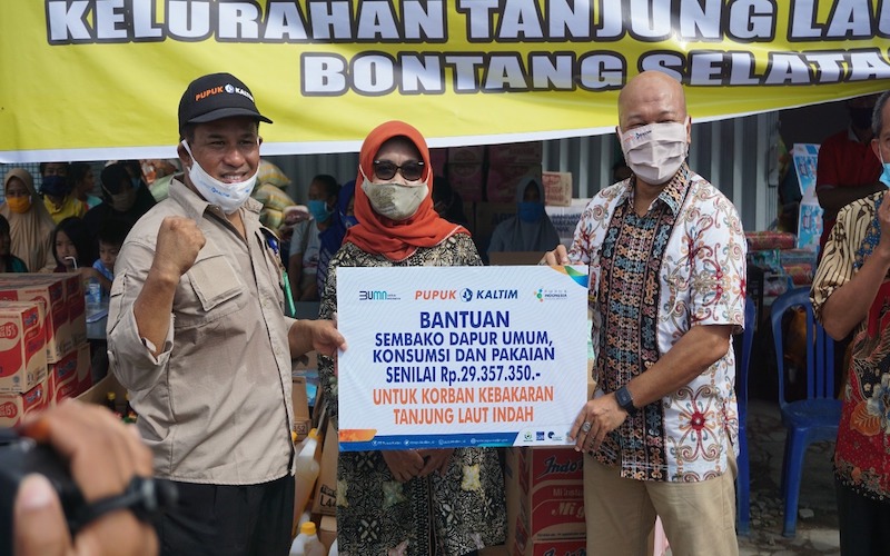  Respons Cepat Kebakaran Tanjung Laut Indah, Pupuk Kaltim Salurkan Bantuan Rp142,5 Juta
