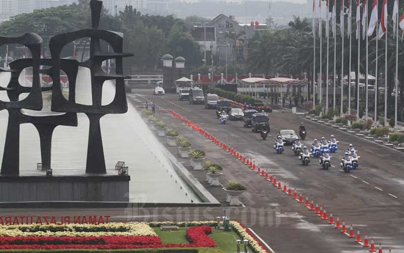 Iring-iringan rombongan Presiden Joko Widodo saat tiba di Kompleks Parlemen, Jakarta, Jumat (14/8/2020). Bisnis/Arief Hermawan P
