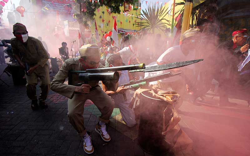  Teatrikal Pertempuran Meriahkan Acara HUT Ke-75 Kemerdekaan di Surabaya