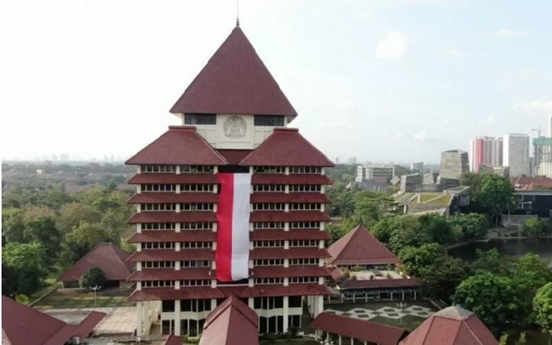  Aksi Heroik 8 Mahasiswa Universitas Indonesia Bentangkan Bendera Merah Putih Raksasa