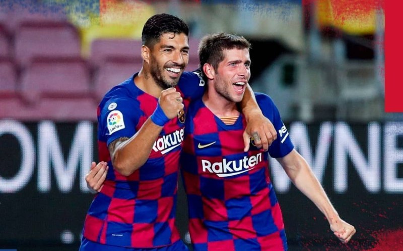 Luis Suarez (kiri) merayakan golnya ke gawan Espanyol, Kamis (9/7/2020) dini hari WIB./Instagram