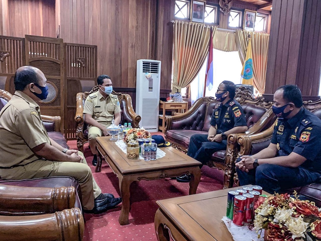  Bupati Lamandau Dukung Penuh Upaya Bea Cukai Tekan Peredaran Rokok Ilegal