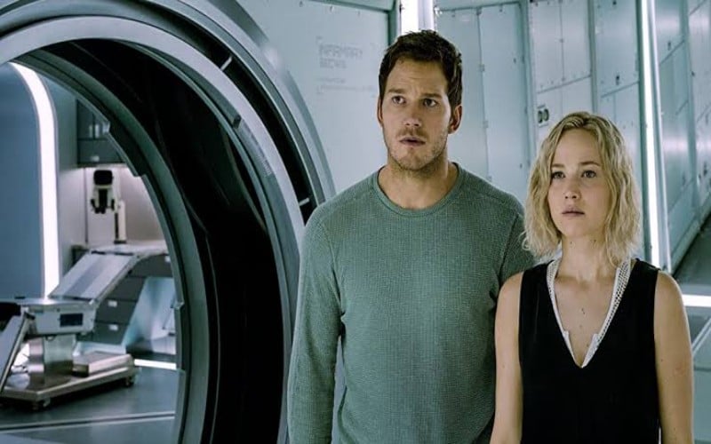  Sinopsis Passenger, Kisah Cinta di Luar Angkasa Jennifer Lawrance dan Chris Pratt 