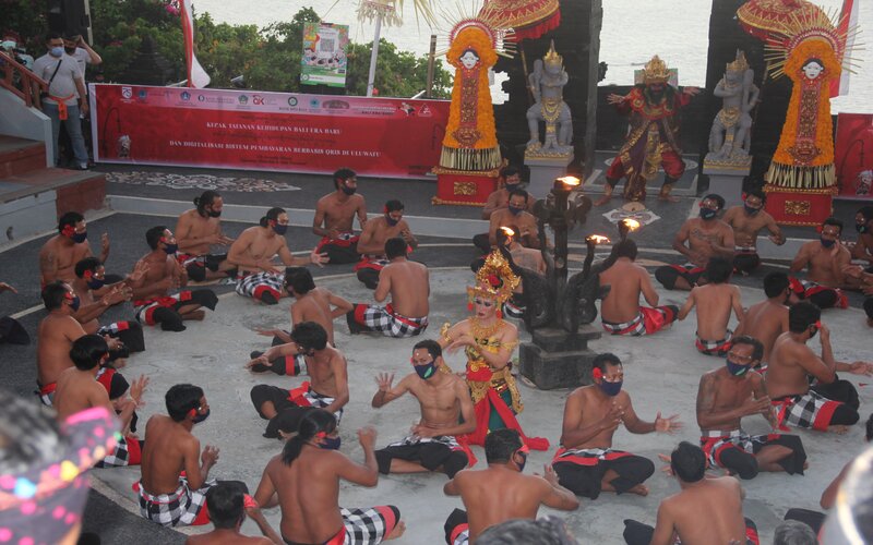  Uluwatu Gelar Tari Kecak Tatanan Bali Era Baru