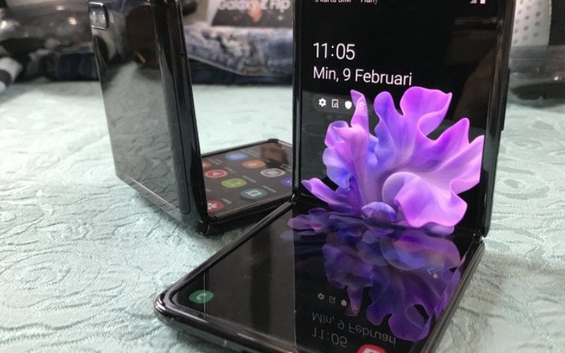  Ponsel Layar Lipat Samsung Kantongi Sertifikasi WiFi