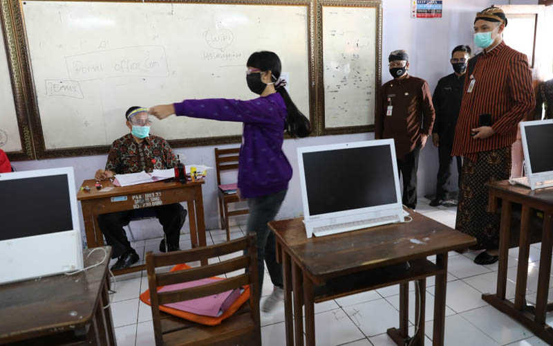  Ikan Raksasa Tentrem Mall, Ganjar dan Covid-19 di Jateng