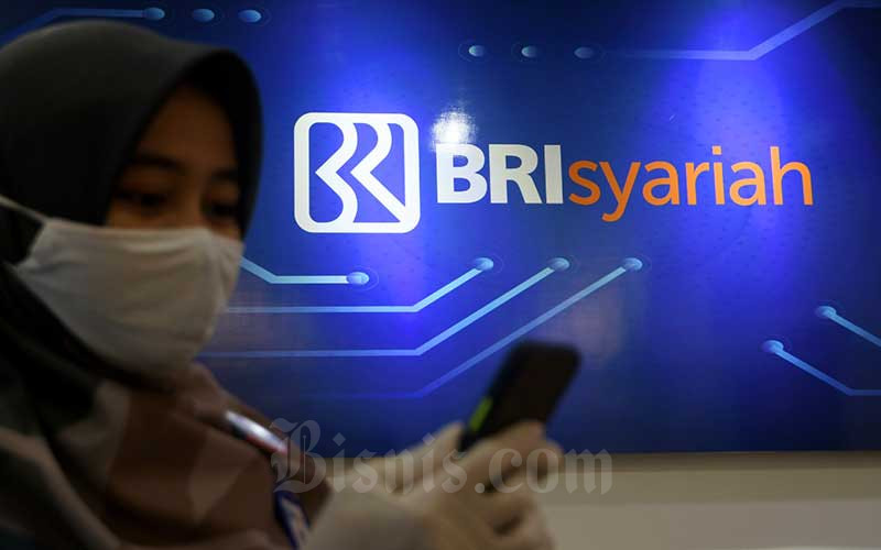 Karyawan beraktivitas di salah satu kantor cabang BRI Syariah di Jakarta, Rabu (29/7/2020). Bisnis/Abdurachman 