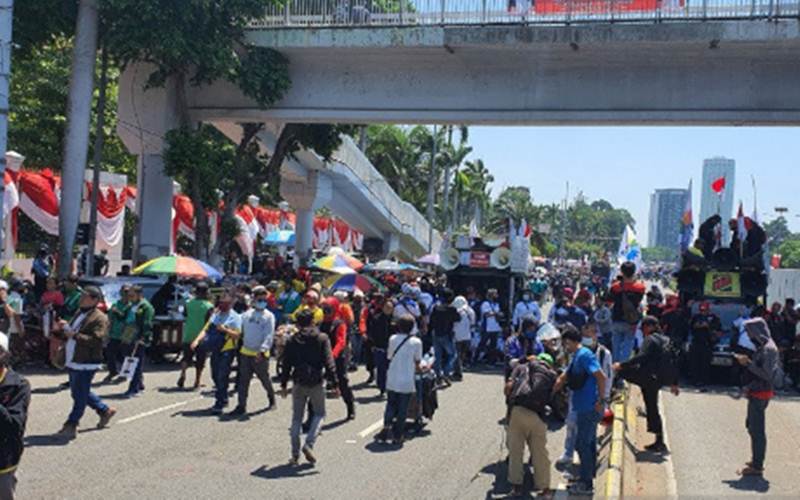  Demo Buruh Berakhir, Jalan Gatot Subroto Masih Ditutup