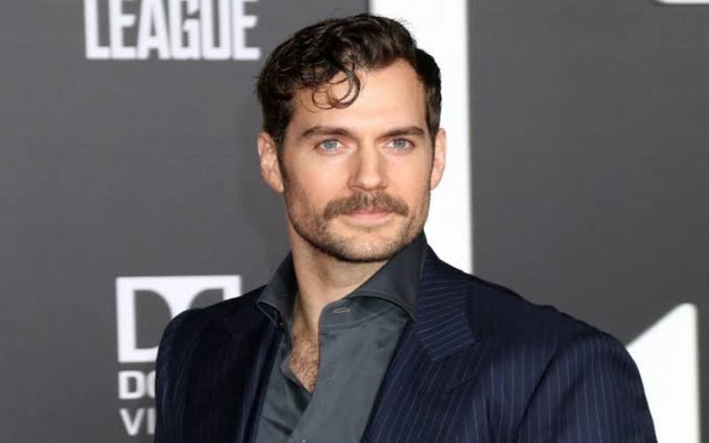  Henry Cavill Perankan Sherlock Holmes di Netflix, Enola Holmes