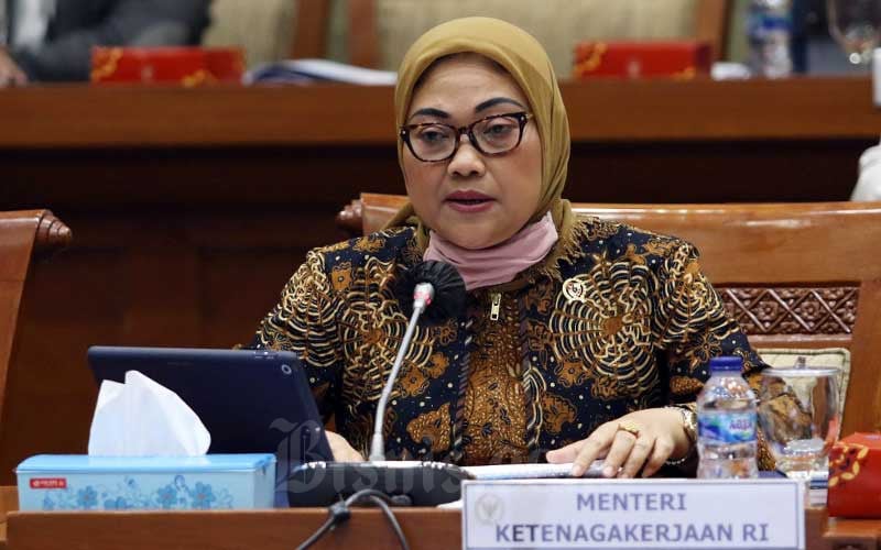 Menteri Ketenagakerjaan Ida Fauziyah mengikuti rapat kerja dengan Komisi IX DPR di Kompleks Parlemen, Senayan, Jakarta, Rabu (8/7/2020). Bisnis/Eusebio Chrysnamurti