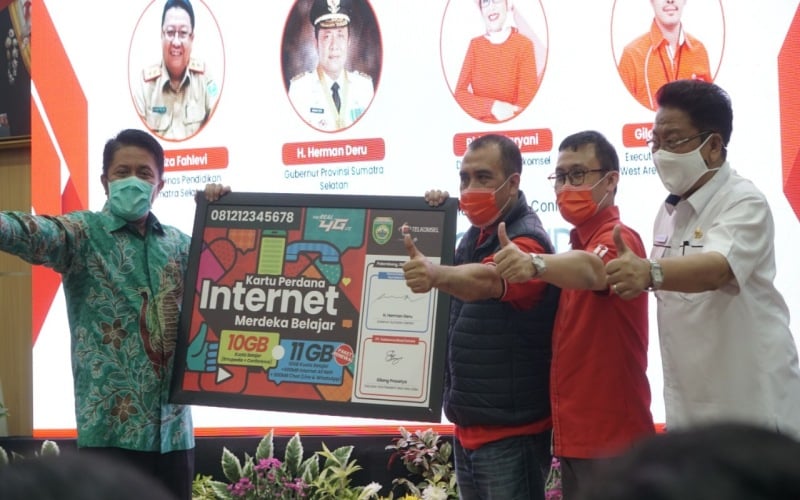  Telkomsel Sebar 75.000 Kartu Internet Gratis Buat Pelajar Sumsel