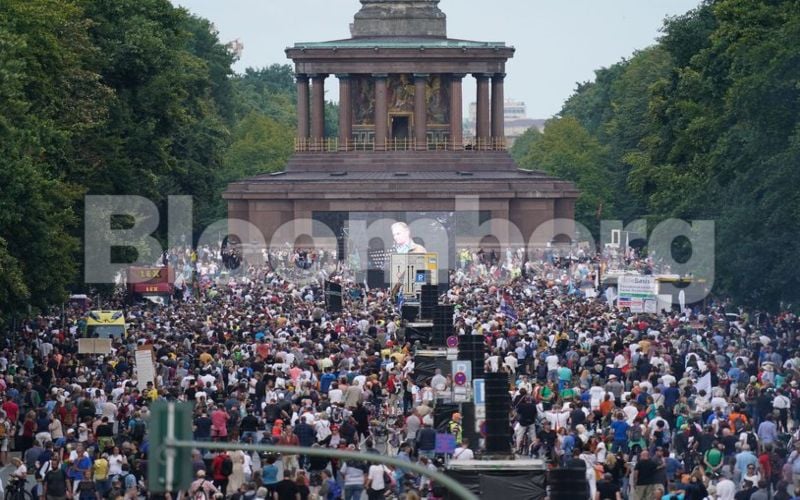  Tolak Lockdown, Puluhan Ribu Orang Unjuk Rasa di Berlin, Jerman