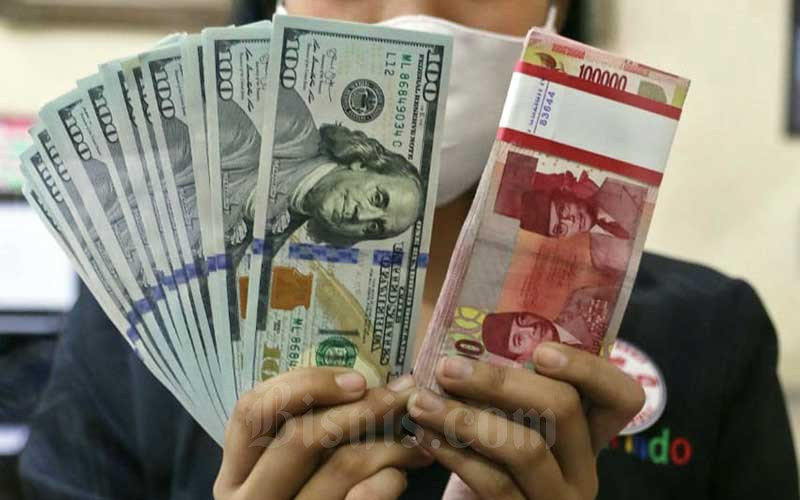  Dolar Ambruk, Nilai Tukar Rupiah Melesat Hampir 100 Poin