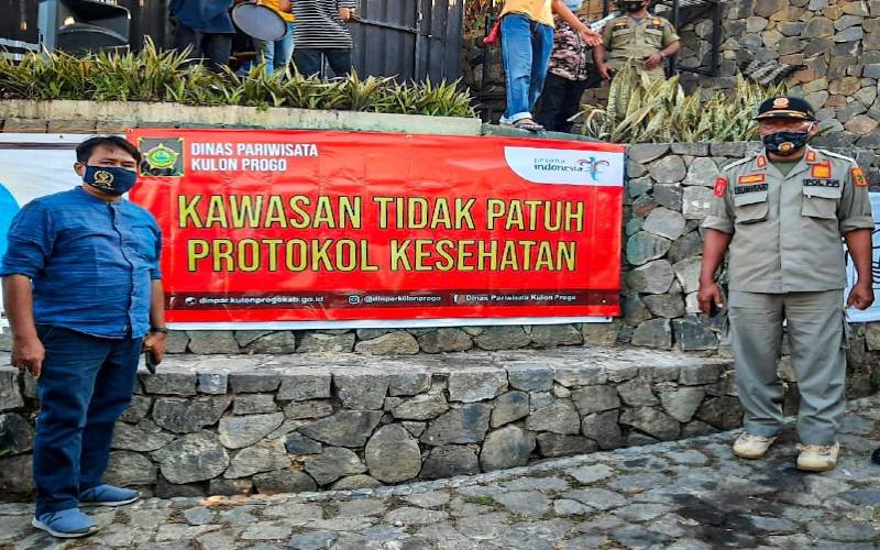  Bandel, Kedai Kopi ini Dipasangi Spanduk Kawasan tak Patuh Protokol