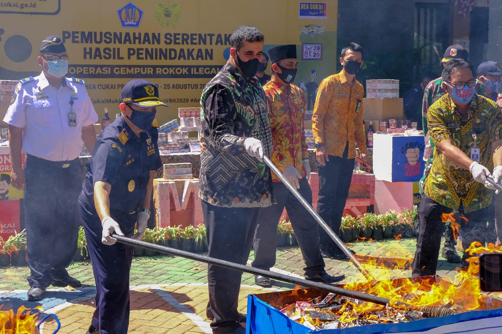  Komitmen Tekan Peredaran Rokok Ilegal, Bea Cukai Musnahkan Jutaan Batang Rokok Ilegal di Aceh dan Probolinggo