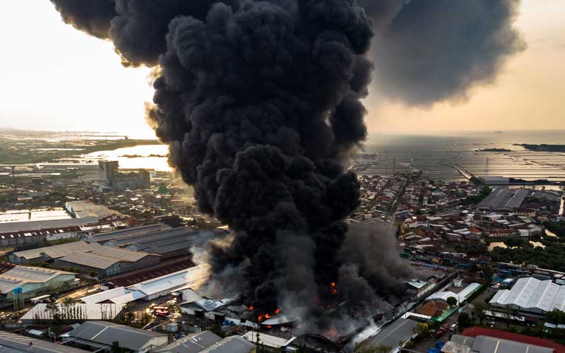  Pabrik Elektronik PT Hartono Istana Teknologi di Demak Jawa Tengah Terbakar