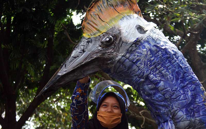  Pelajar di Malang Manfaatkan Barang Bekas Untuk Membuat Patung