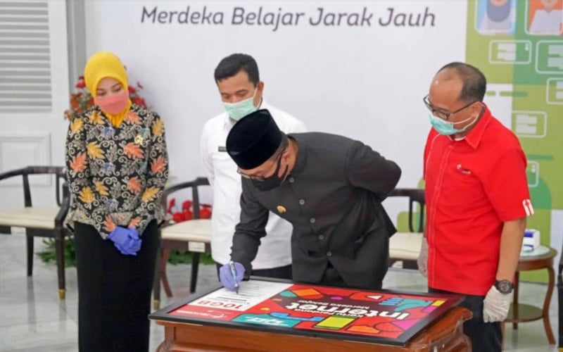  Pemprov Jabar Berikan 3,25 Juta Kartu Kuota untuk Pelajar