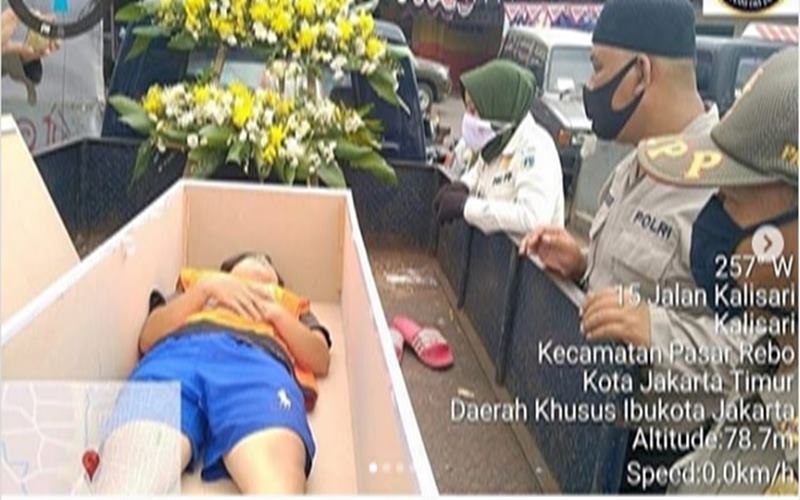  Astaga, Warga Tak Pakai Masker Dimasukkan ke Peti Mati   