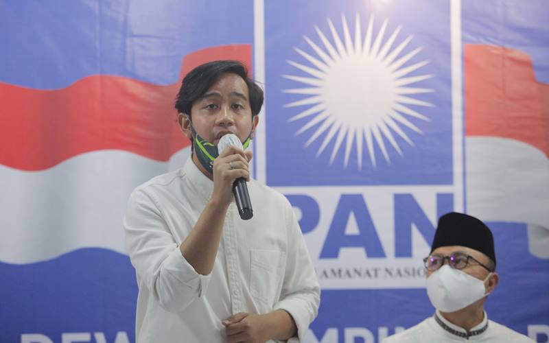  Pilkada Solo 2020, Gibran-Teguh Kenakan Lurik Daftar ke KPU Naik Sepeda dan Andhong