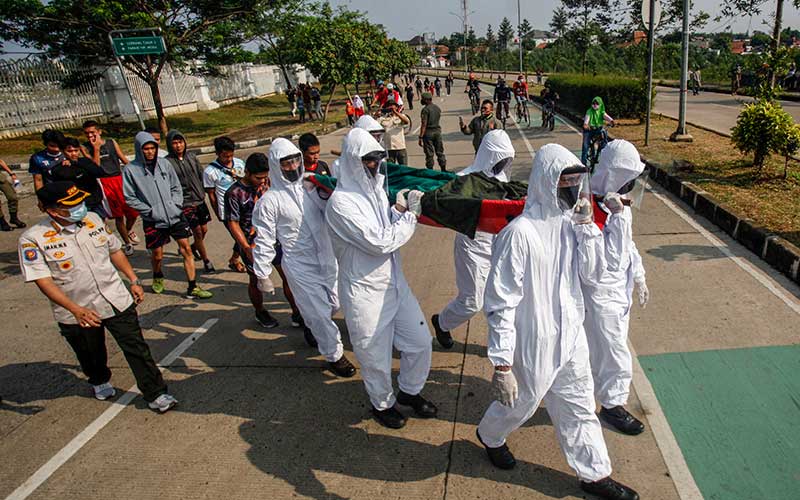  Warga Yang Melanggar PSBB di Bogor Akan Dibawa Dengan Tandu Menuju Pemakaman