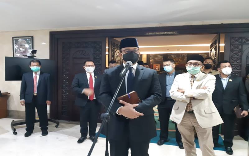  PEMBATASAN SOSIAL BERSKALA BESAR  : DKI Siapkan Paket Kebijakan