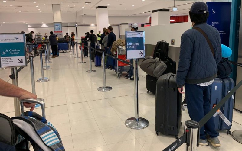 Sejumlah WNI tengah antre dalam proses boarding pada penerbangan menuju Jakarta dari Australia. Sebanyak 358 WNI mengikuti program repatriasi mandiri, difasilitasi oleh KBRI Canberra./KBRI Canberra