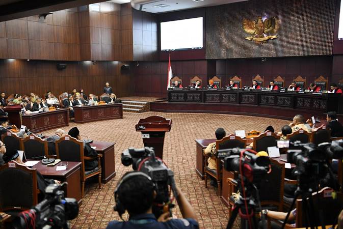 Suasana sidang di Gedung Mahkamah Konstitusi, Jakarta. Setelah MK menolak uji materi UU No. 39/2008 tentang Kementerian Negara, seorang pengacara mengajukan uji materi UU yang sama terkait dengan jabatan wakil menteri agar dilarang merangkap jabatan ./ANTARA-Hafidz Mubarak
