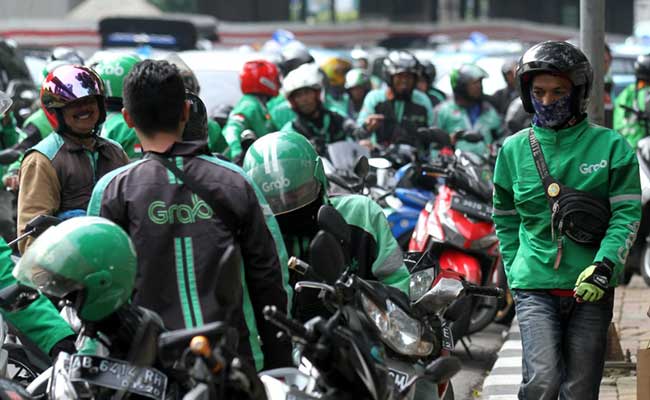  Tegas! Nekat Berkerumun, Grab Matikan Akun Driver 14 Hari