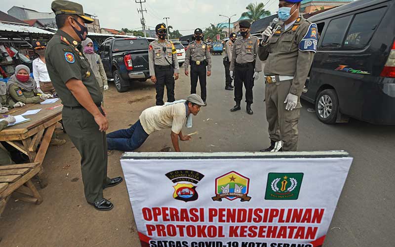  Petugas Gabungan Gelar Operasi Gabungan Pendisiplinan Protokol Kesehatan di Serang